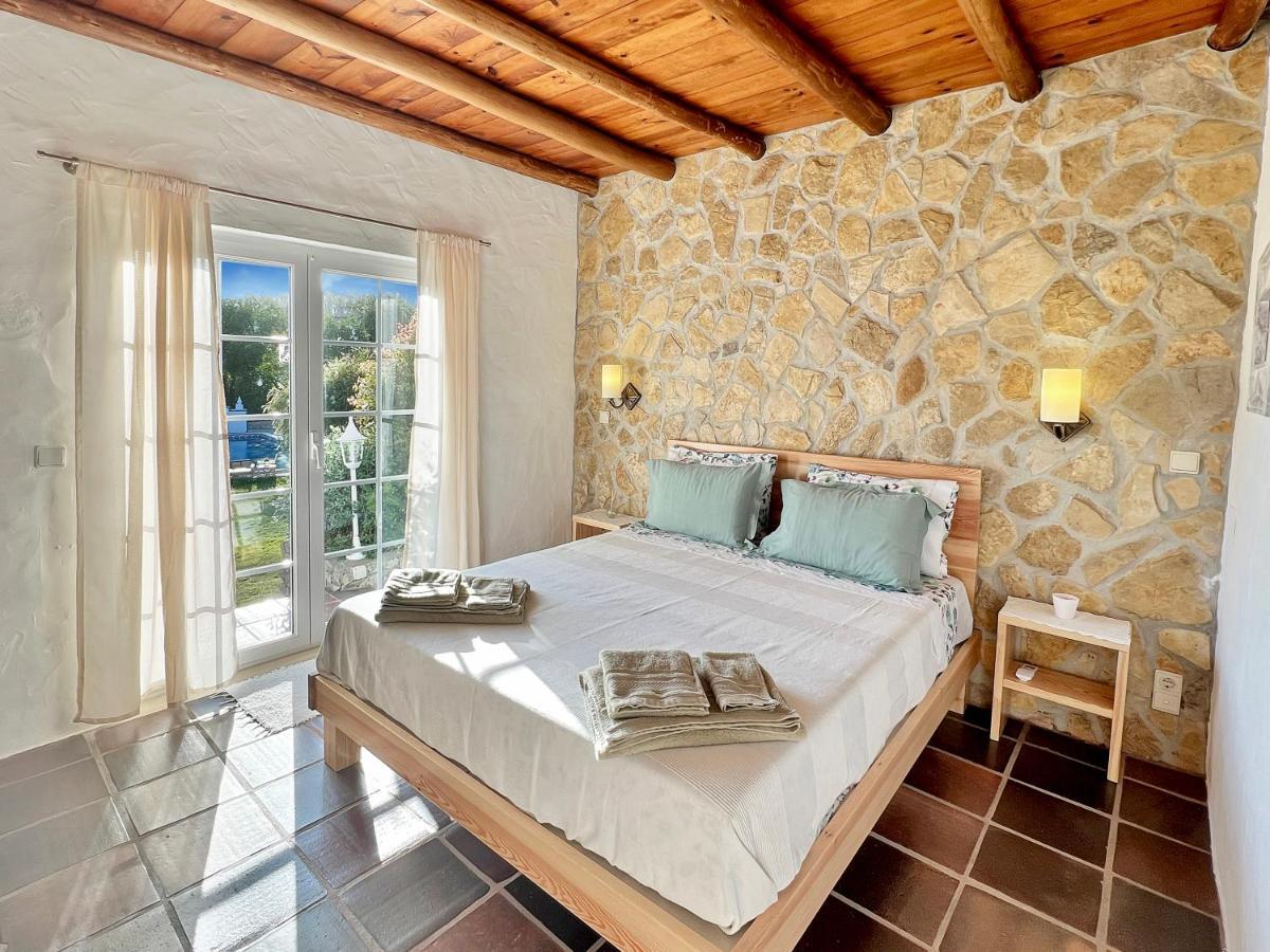 Quinta Mourada Bed & Breakfast Sao Bartolomeu dos Galegos e Moledo Exterior photo